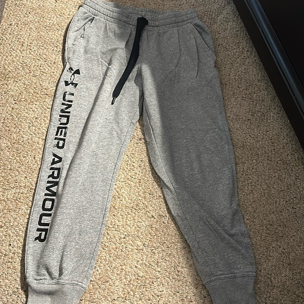Warren wants gray under armor, women’s sweatpants joggers